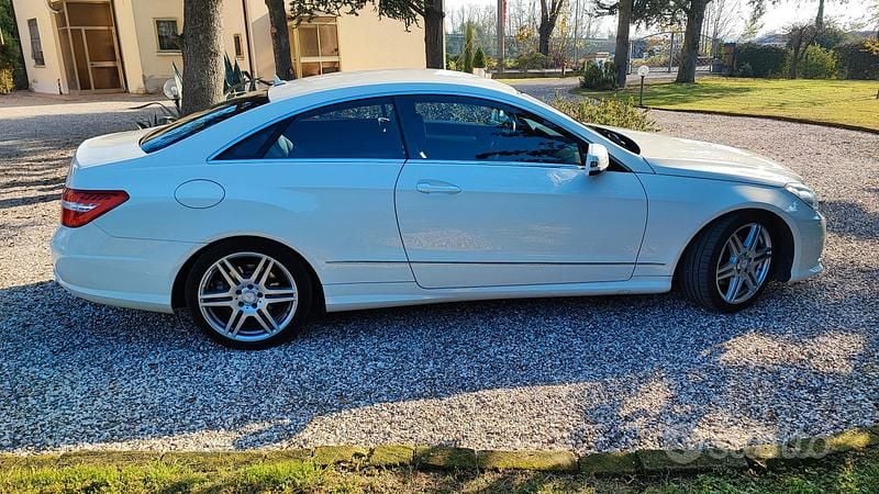 Usata Mercedes E350 265 CV (194 kW) 2013 Bianco Coupé