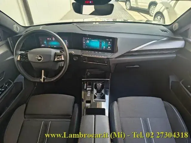 Usata Opel Astra 130 CV (95 kW) 2025 Nero Utilitaria