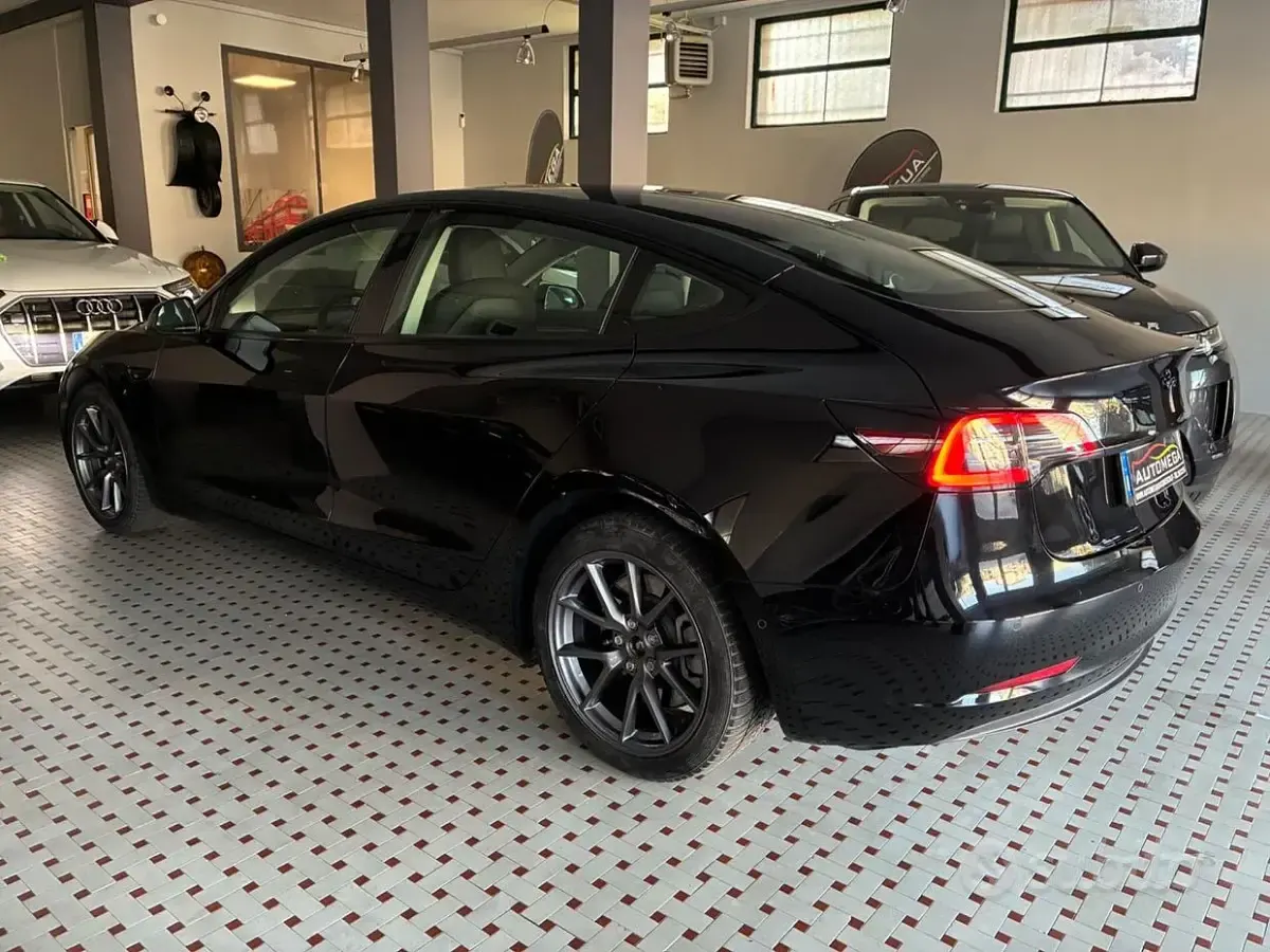 Usata Tesla Model 3 Standard Range 88 kW (120 CV) 2022 Nero Berlina