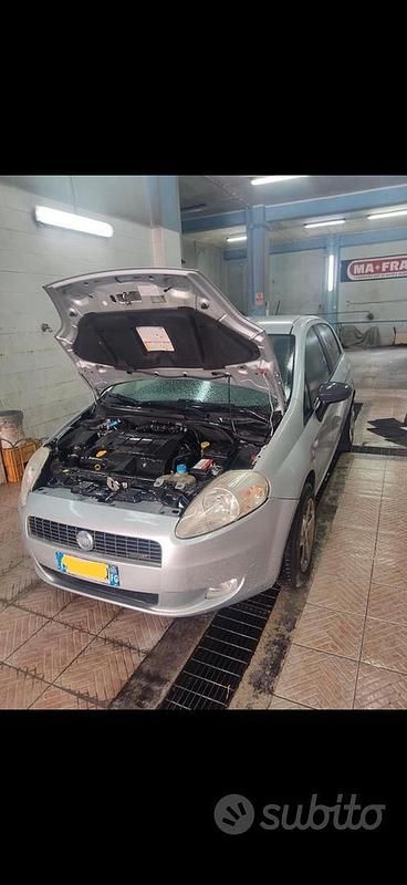 Usata Fiat Grande Punto Emotion 120 CV (88 kW) 2007 Grigio Utilitaria