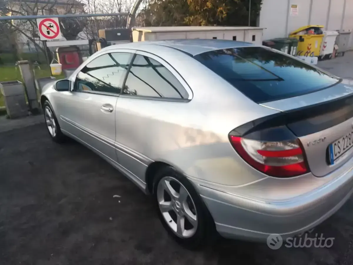 Usata Mercedes C220 150 CV (110 kW) 2005 Grigio Coupé