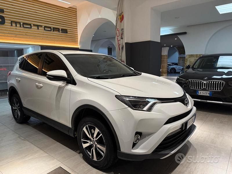 Usata Toyota RAV4 Business Edition 142 CV (104 kW) 2016 Bianco SUV