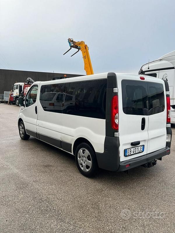Usata Opel Vivaro 114 CV (83 kW) 2012 Bianco Monovolume