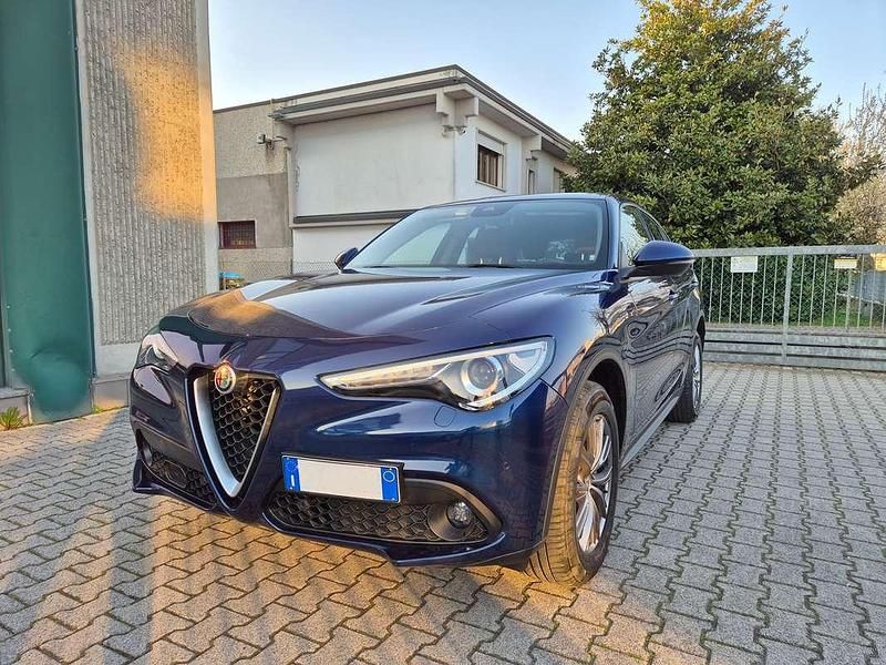 Usata Alfa Romeo Stelvio Executive 190 CV (139 kW) 2018 Blu/azzurro SUV