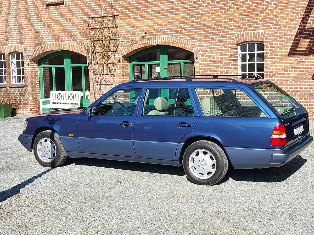 Usata Mercedes E300 180 CV (132 kW) 1994 Blu Station wagon