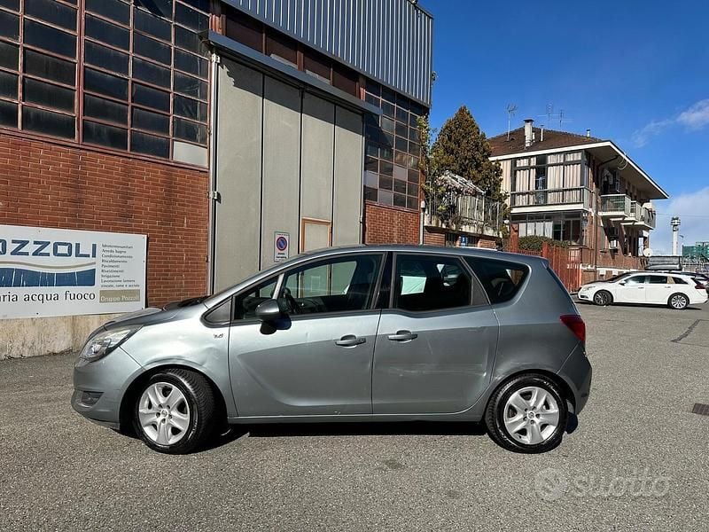 Usata Opel Meriva Design Edition 120 CV (88 kW) 2014 Grigio Monovolume