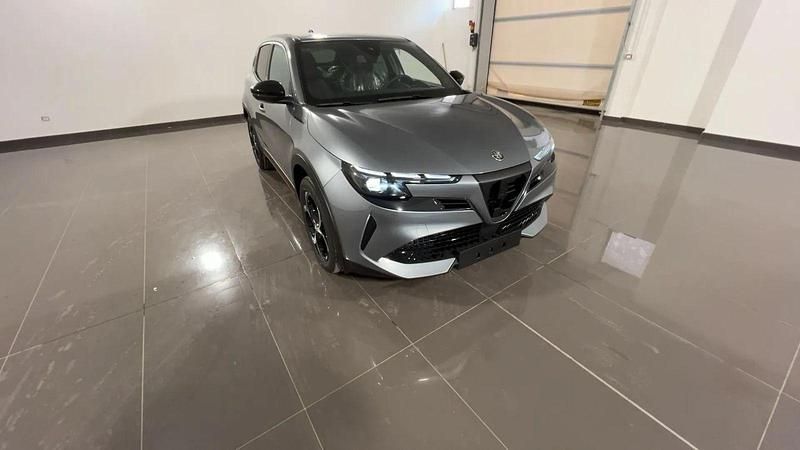 Nuova Alfa Romeo Junior Edizione Speciale 136 CV (100 kW) 2025 Grigio metallizzato SUV