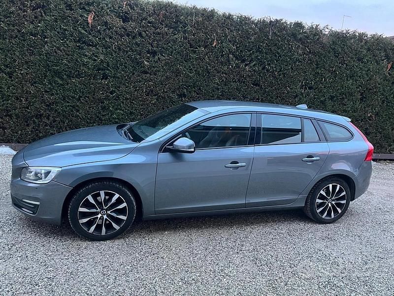 Usata Volvo V60 Business Edition 150 CV (110 kW) 2017 Grigio Station wagon