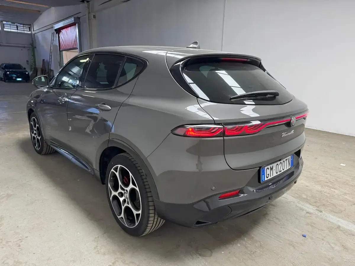 Usata Alfa Romeo Tonale Veloce 160 CV (117 kW) 2023 Grigio scuro SUV