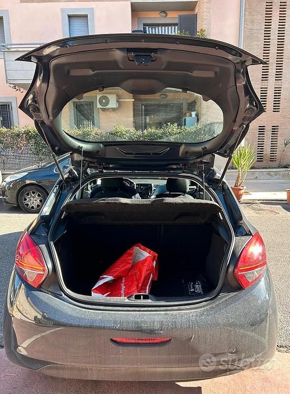 Usata Peugeot 208 2017 Nero Utilitaria