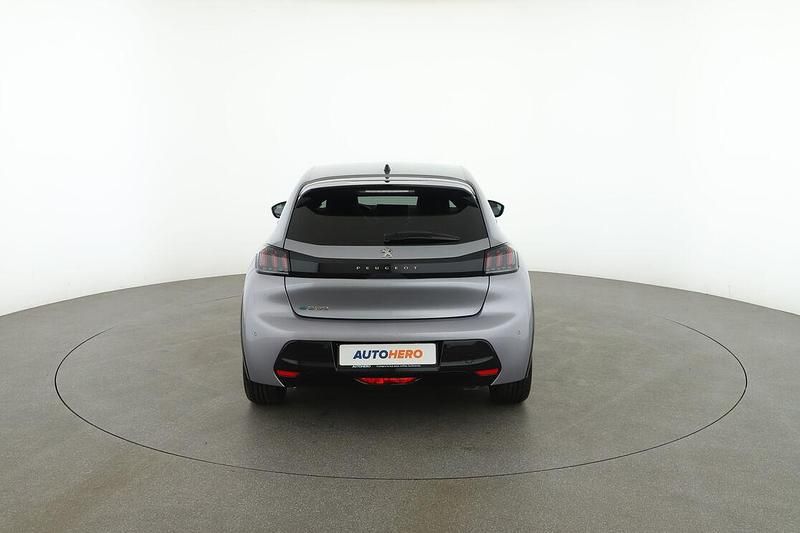 Usata Peugeot e-208 Active 56 kW (77 CV) 2023 Grigio Utilitaria