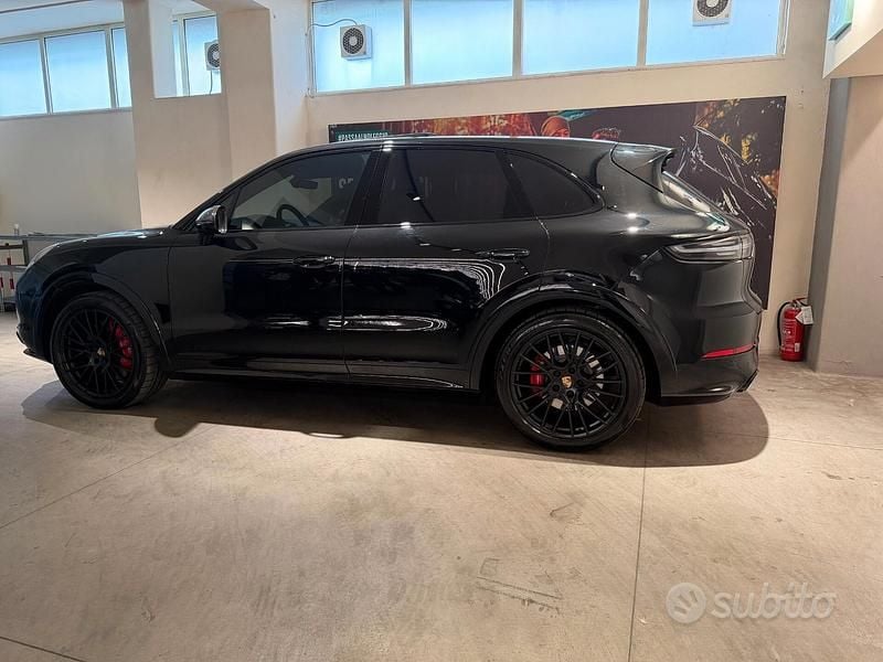 Usata Porsche Cayenne 459 CV (337 kW) 2023 Nero SUV