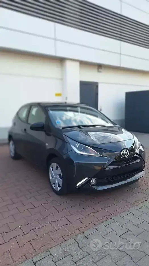 Usata Toyota Aygo X-clusiv 69 CV (50 kW) 2015 Grigio Utilitaria
