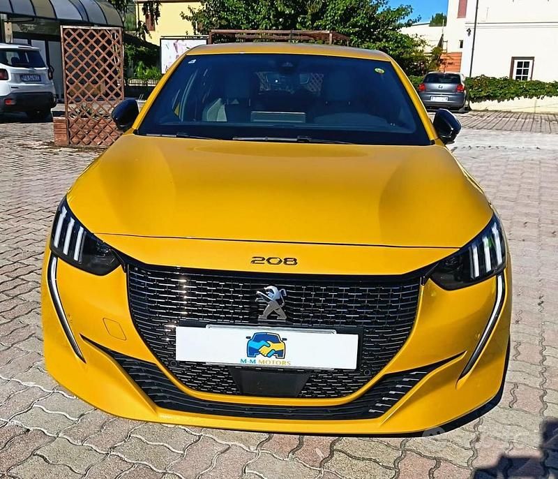 Usata Peugeot 208 GT 120 CV (88 kW) 2021 Giallo Utilitaria