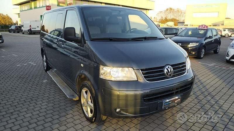 Usata VW Caravelle 174 CV (127 kW) 2007 Grigio Berlina