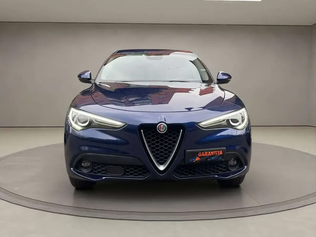 Usata Alfa Romeo Stelvio Business 179 CV (131 kW) 2018 Blu/azzurro SUV
