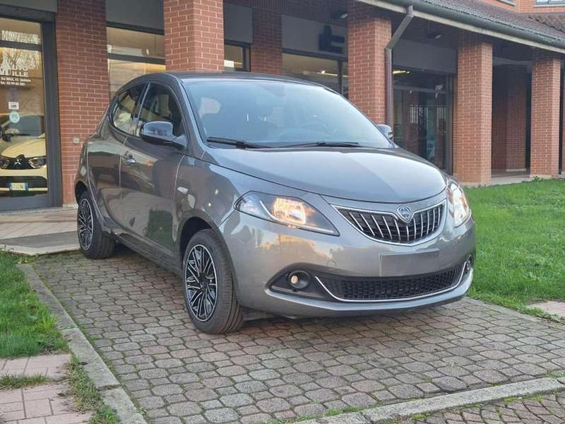 Usata Lancia Ypsilon Gold 69 CV (50 kW) 2022 Grigio Utilitaria