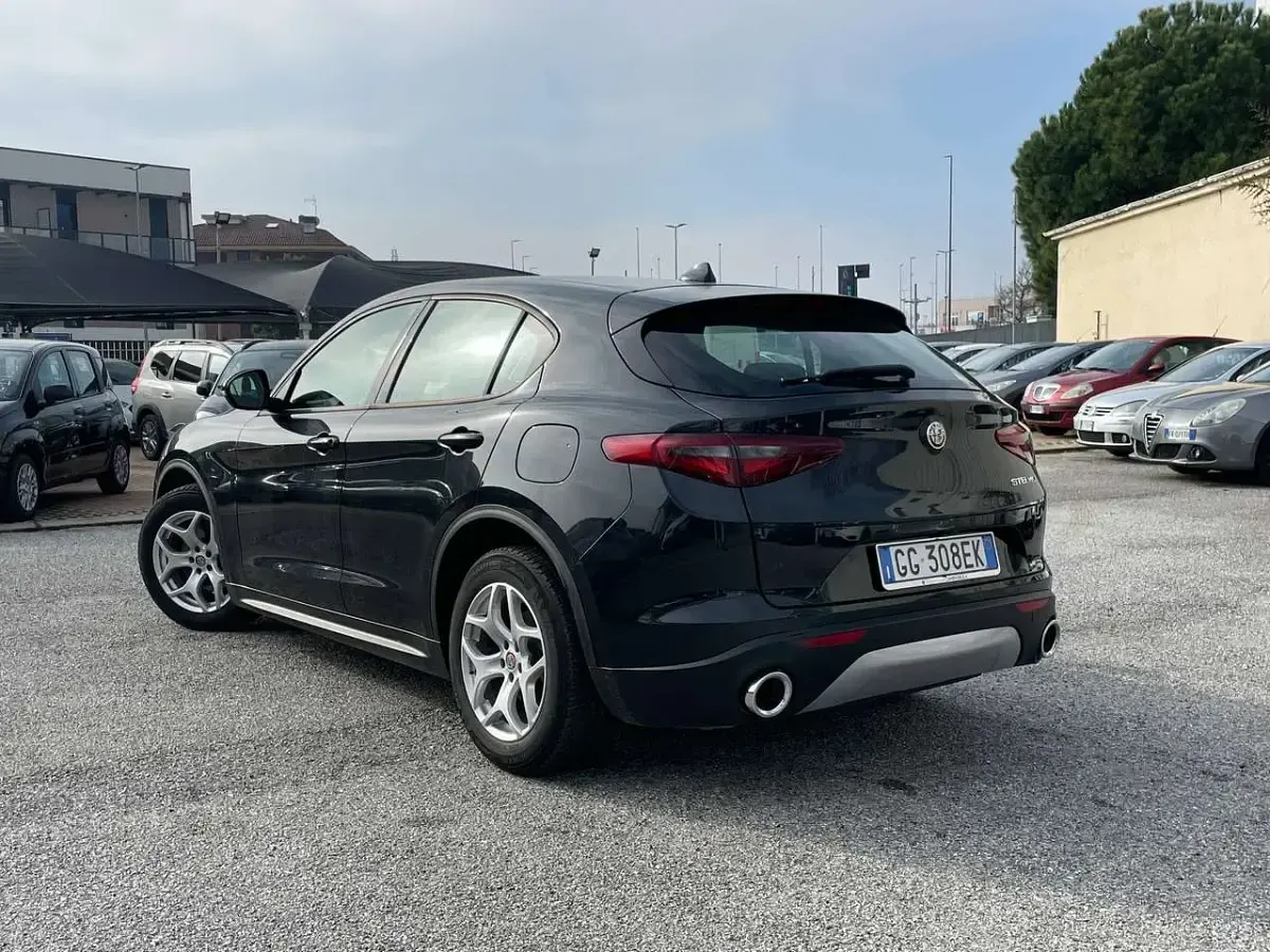 Usata Alfa Romeo Stelvio Business 160 CV (117 kW) 2021 Nero SUV