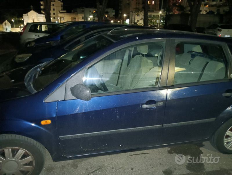 Usata 2002 Ford Fiesta Due volumi | 800 € (Ottimo prezzo) - Immagine 1/4