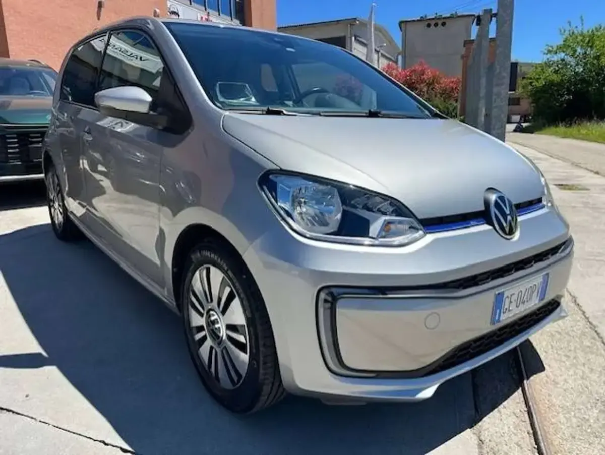 Usata VW e-up! 61 kW (83 CV) 2021 Argento Utilitaria