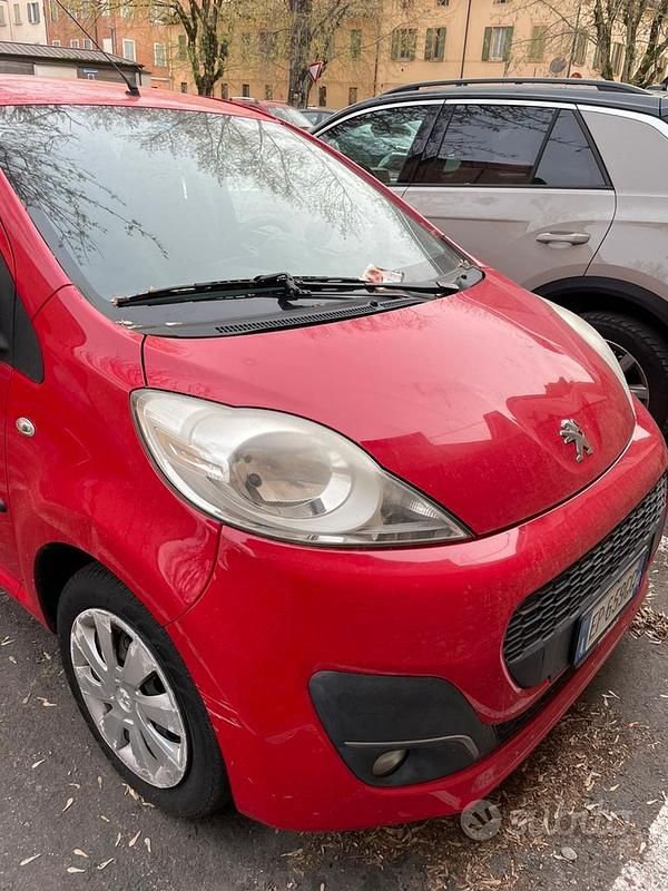 Usata Peugeot 107 68 CV (50 kW) 2012 Rosso Utilitaria