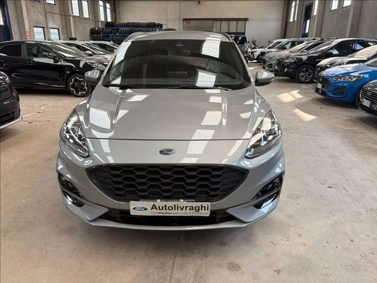Usata Ford Kuga ST-Line X 190 CV (139 kW) 2022 Solar silver SUV