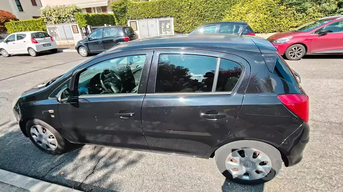 Usata Opel Corsa 95 CV (69 kW) 2010 Nero Utilitaria