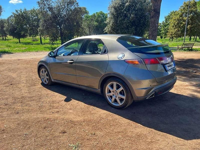 Usata Honda Civic Elegance 140 CV (102 kW) 2009 Bronzo Berlina