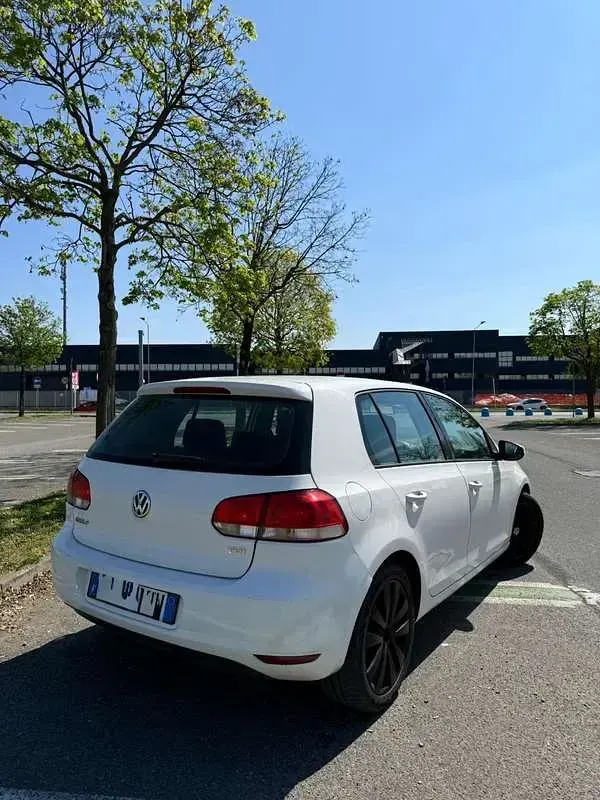 Usata VW Golf VI 105 CV (77 kW) 2010 Bianco Berlina