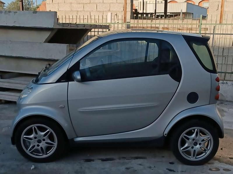 Usata 2003 Smart ForTwo Coupé Pure Due volumi | 2000 € (Ottimo prezzo) - Immagine 1/4