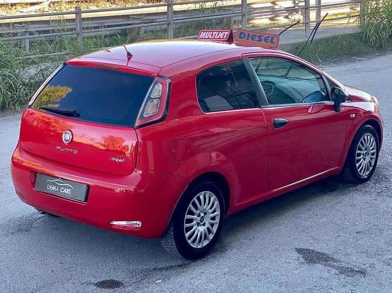 Usata Fiat Punto 75 CV (55 kW) 2014 Rosso Utilitaria