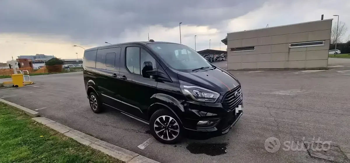 Usata Ford Tourneo Sport 185 CV (136 kW) 2020 Nero Monovolume