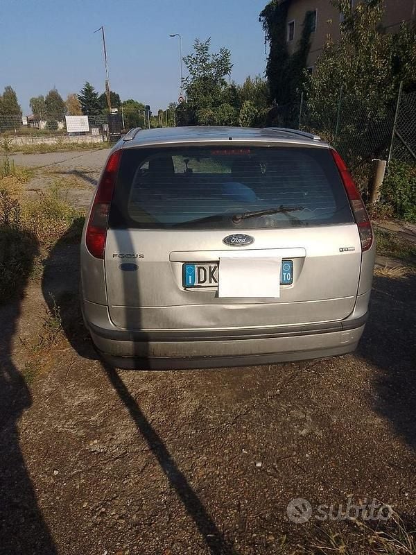Usata Ford Focus 90 CV (66 kW) 2007 Grigio Station wagon