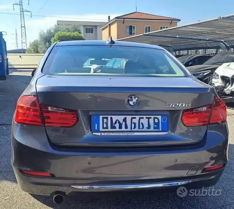 Usata BMW 320 Luxury Line 163 CV (119 kW) 2012 Grigio Berlina