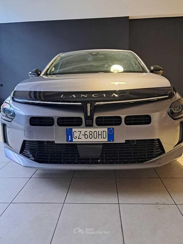 Usata Lancia Ypsilon 101 CV (74 kW) 2025 Gray Utilitaria