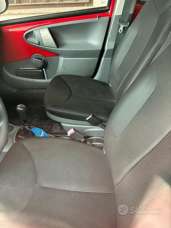 Usata Toyota Aygo 69 CV (50 kW) 2009 Rosso Utilitaria