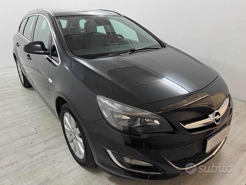 Usata Opel Astra Cosmo 110 CV (80 kW) 2015 Grigio scuro Station wagon