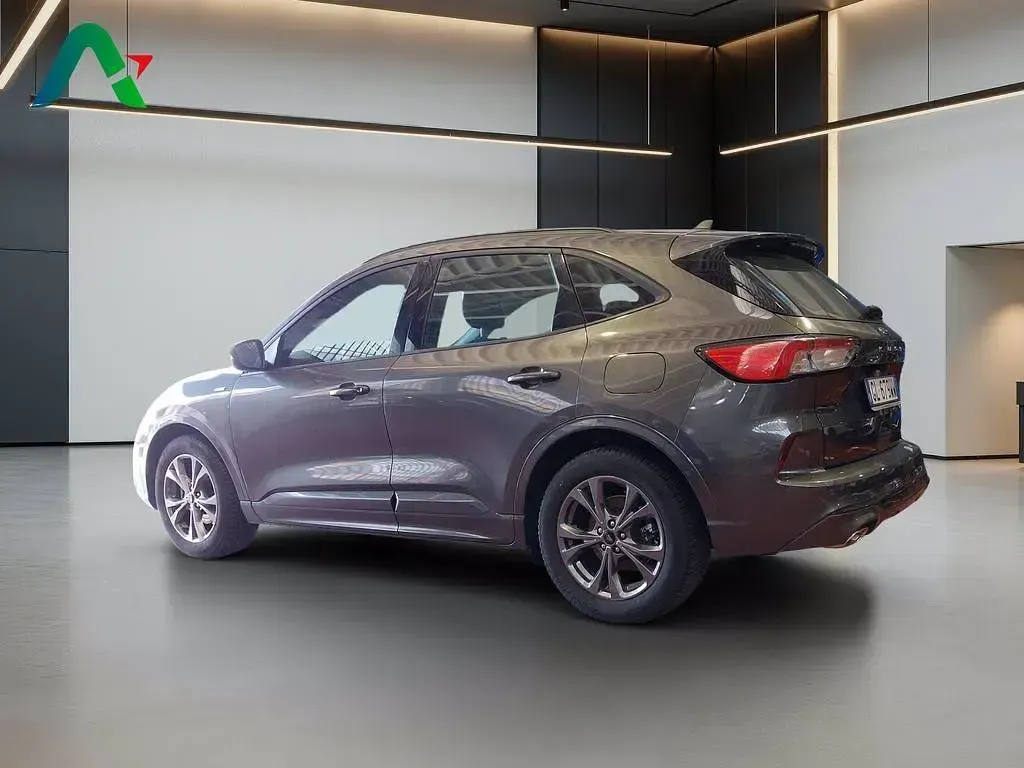 Usata Ford Kuga ST-Line 120 CV (88 kW) 2022 Magnetic grey (metallizzato) SUV