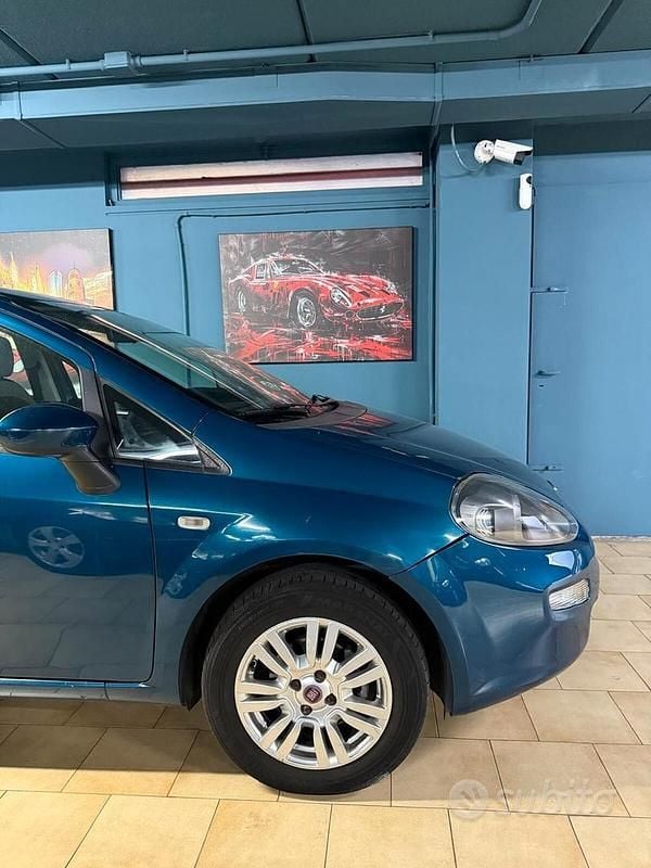 Usata Fiat Punto 69 CV (50 kW) 2012 Blu Berlina