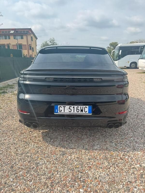 Gebraucht Porsche Cayenne 353 PS (259 kW) 2024 Schwarz SUV