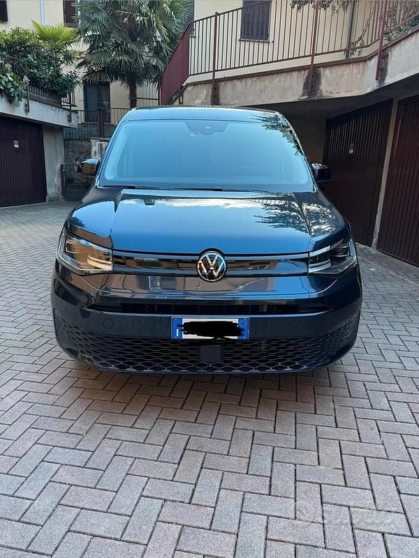 Usata VW Caddy 122 CV (89 kW) 2024 Blu Monovolume
