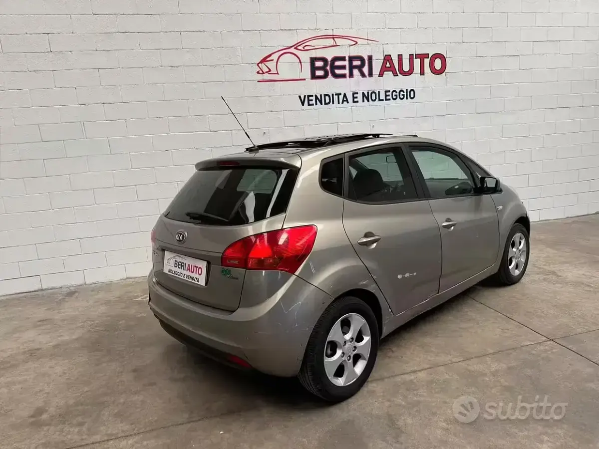 Usata Kia Venga 90 CV (66 kW) 2013 Grigio Utilitaria