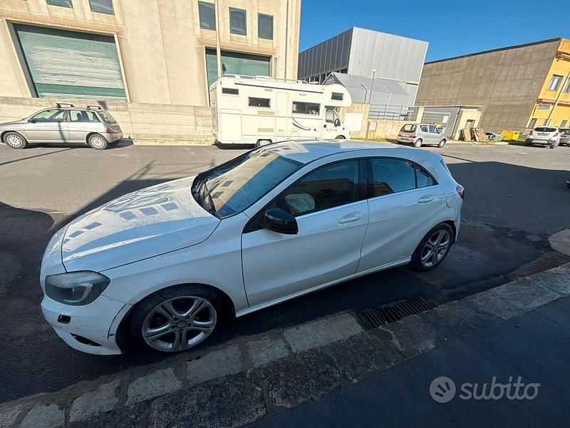 Usata 2014 Mercedes A180 Tre volumi | 3000 € - Immagine 1/4