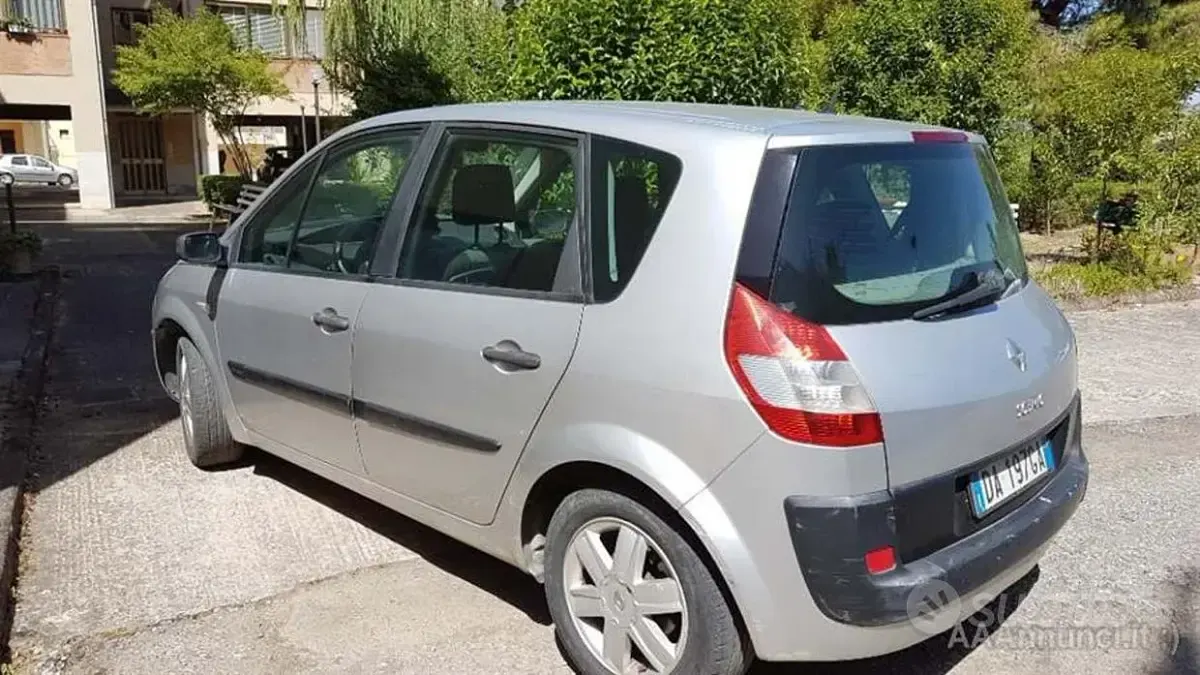 Usata Renault Scénic II 115 CV (84 kW) 2007 Grigio Monovolume