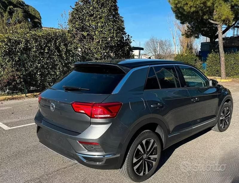 Usado VW T-Roc IQ Drive 116 CV (85 kW) 2019 Gris SUV