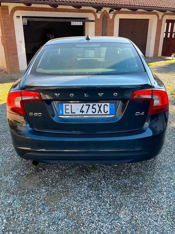 Usata Volvo S60 Kinetic 163 CV (119 kW) 2012 Grigio Berlina