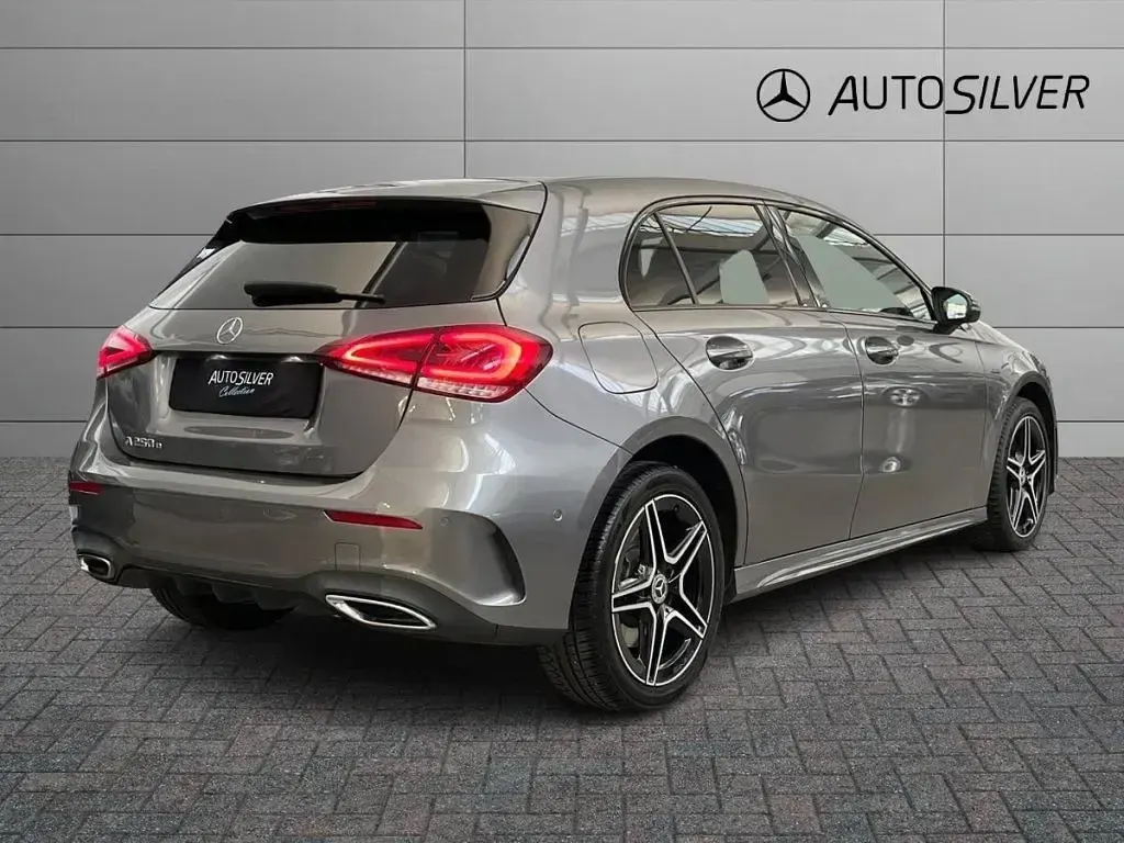 Usata Mercedes A250 Premium 163 CV (119 kW) 2020 Nero / metallizzato Berlina