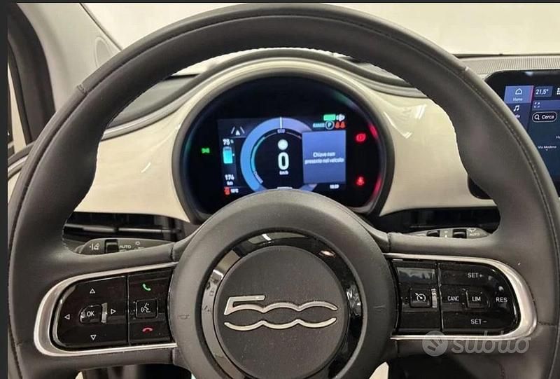 Usata Fiat 500e Icon 42 kW (58 CV) 2023 Bianco Utilitaria