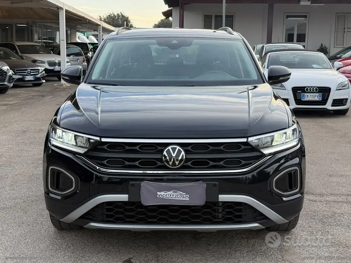 Usata VW T-Roc Life 116 CV (85 kW) 2023 Nero SUV