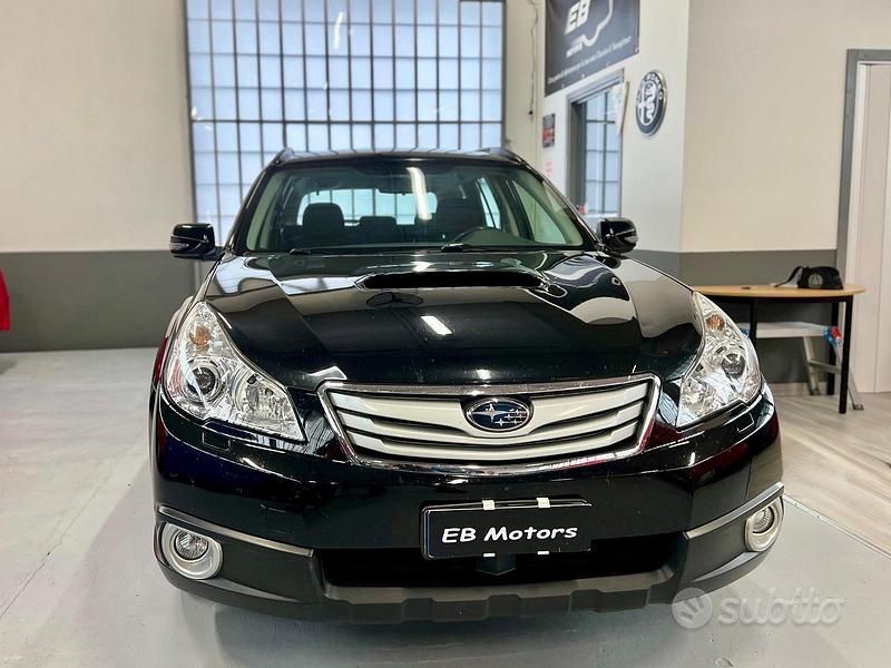 Usata Subaru Outback Trend 150 CV (110 kW) 2013 Nero Station wagon